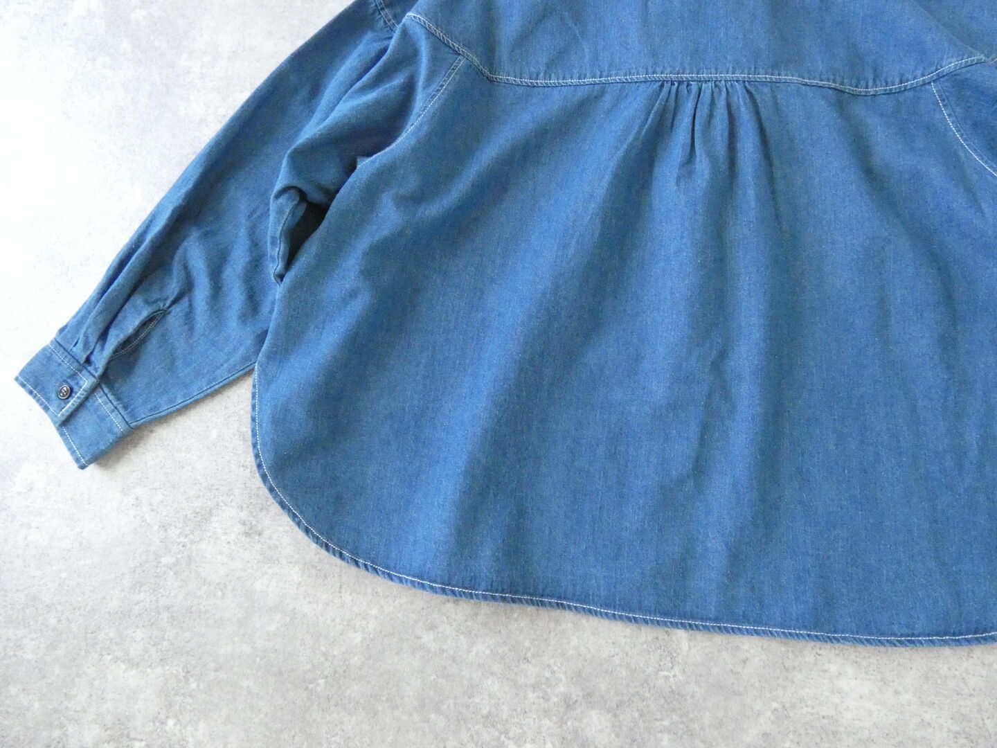 ESTROISLOSE(エストゥロワルーズ) 6oz綿麻デニム衿フリルブラウスの商品画像28