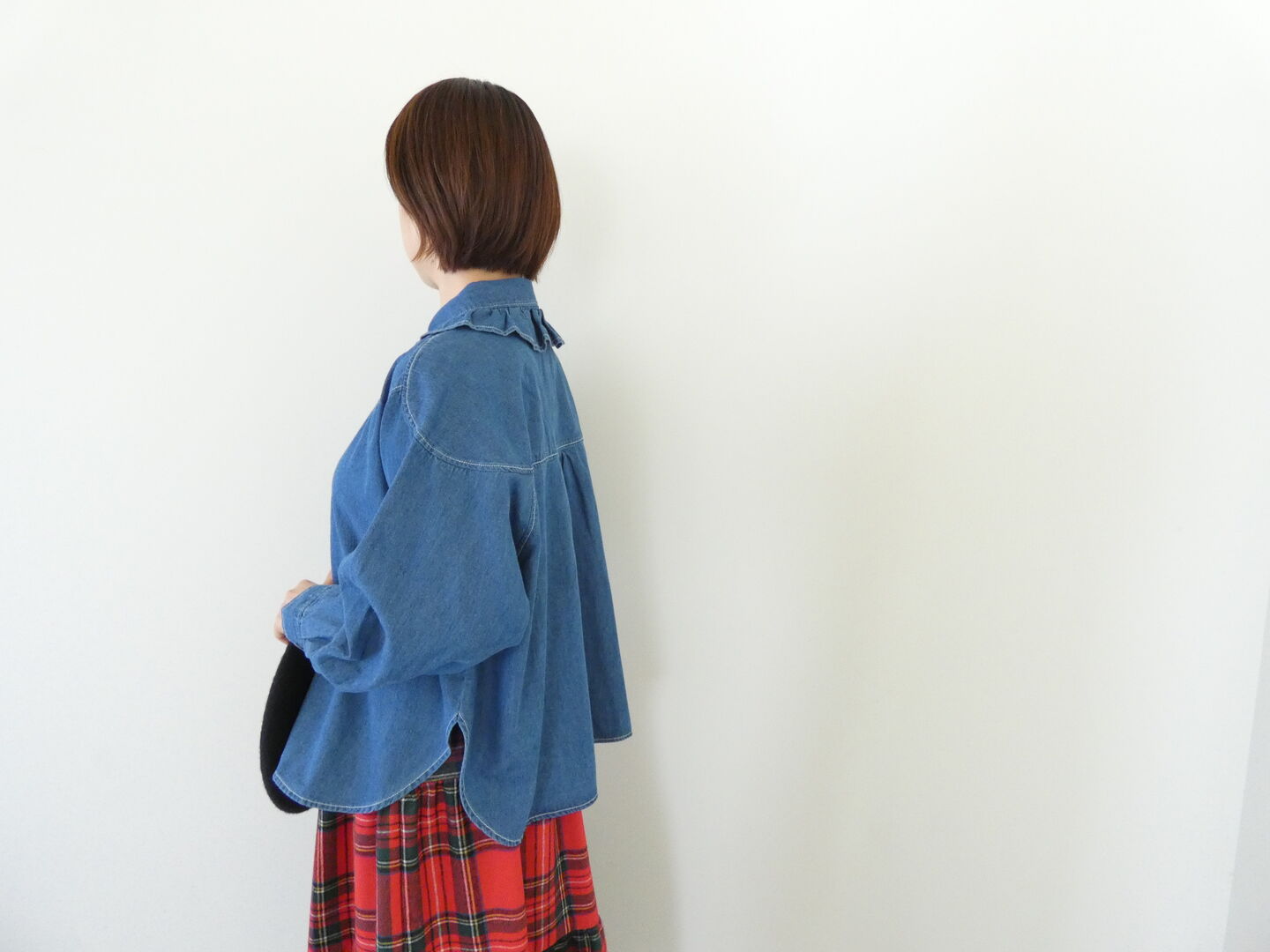 ESTROISLOSE(エストゥロワルーズ) 6oz綿麻デニム衿フリルブラウスの商品画像8