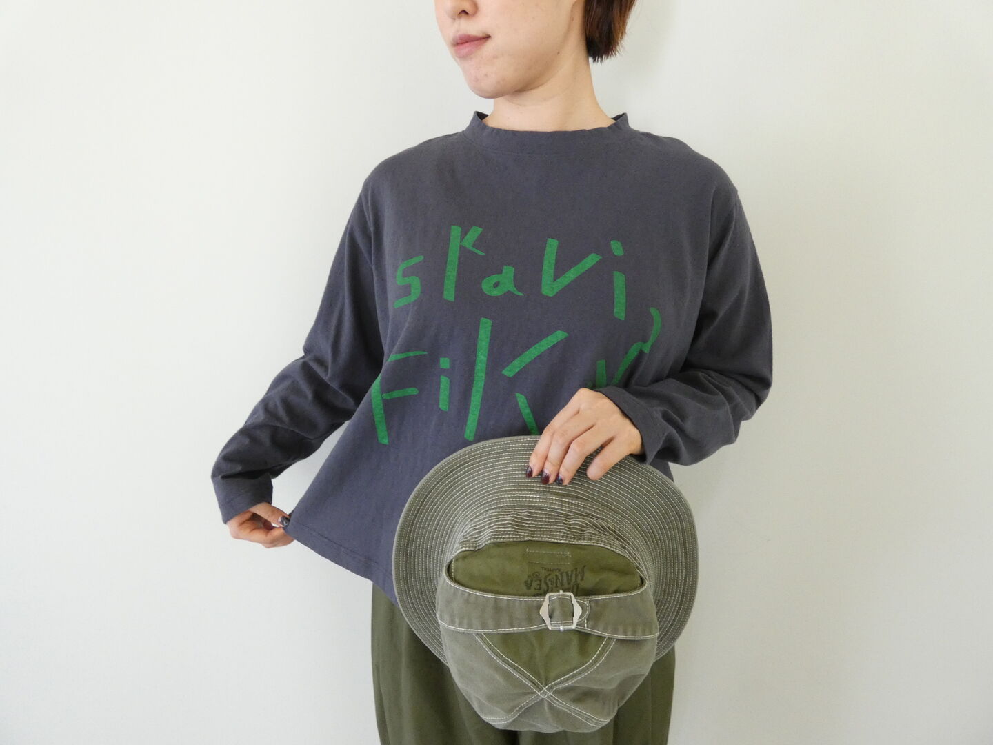 tumugu(ツムグ) グラフィ天竺長袖プリントTの商品画像1
