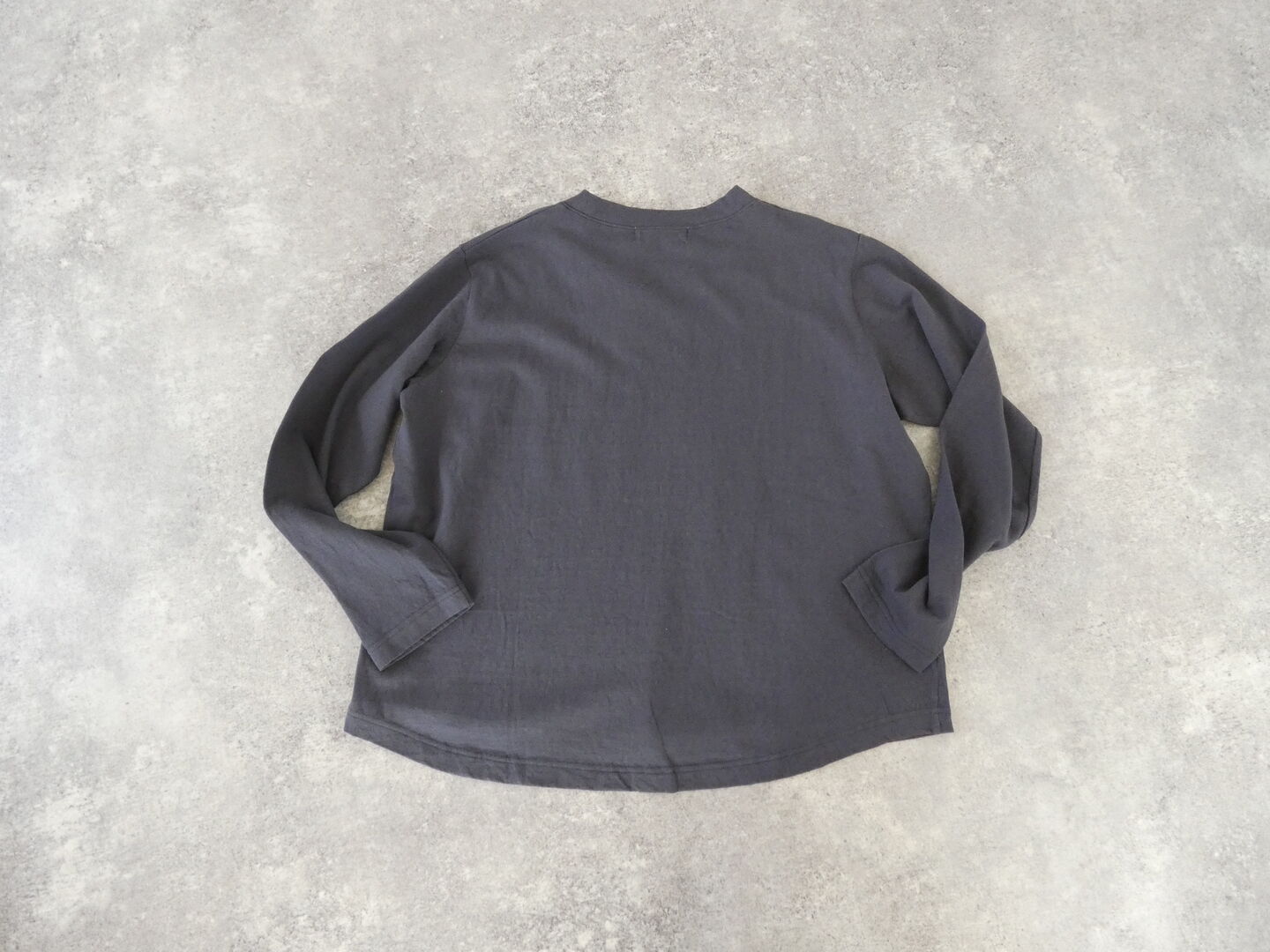 tumugu(ツムグ) グラフィ天竺長袖プリントTの商品画像12