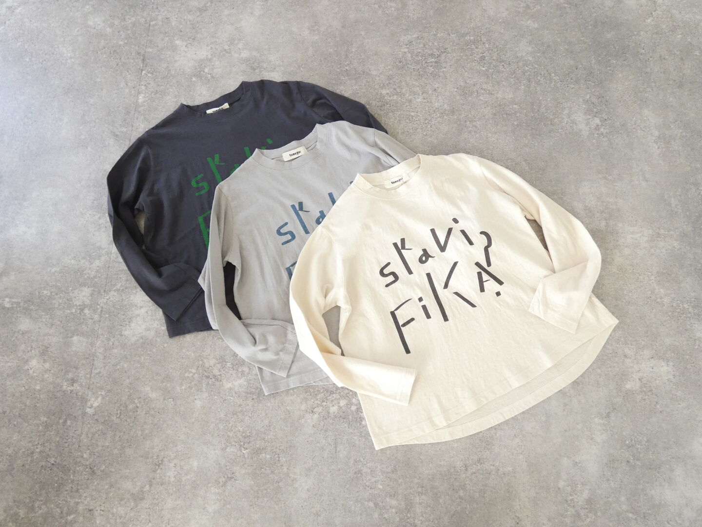 tumugu(ツムグ) グラフィ天竺長袖プリントTの商品画像3