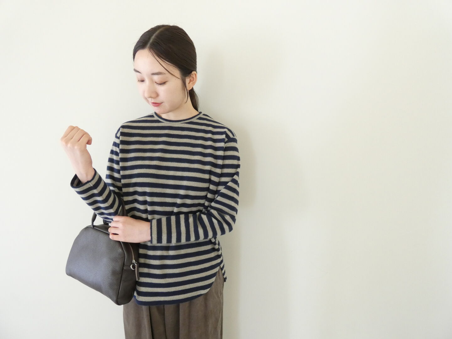 mao made(マオメイド) ニットのともだち　いつもの裾ラウンドヘムTEEの商品画像2