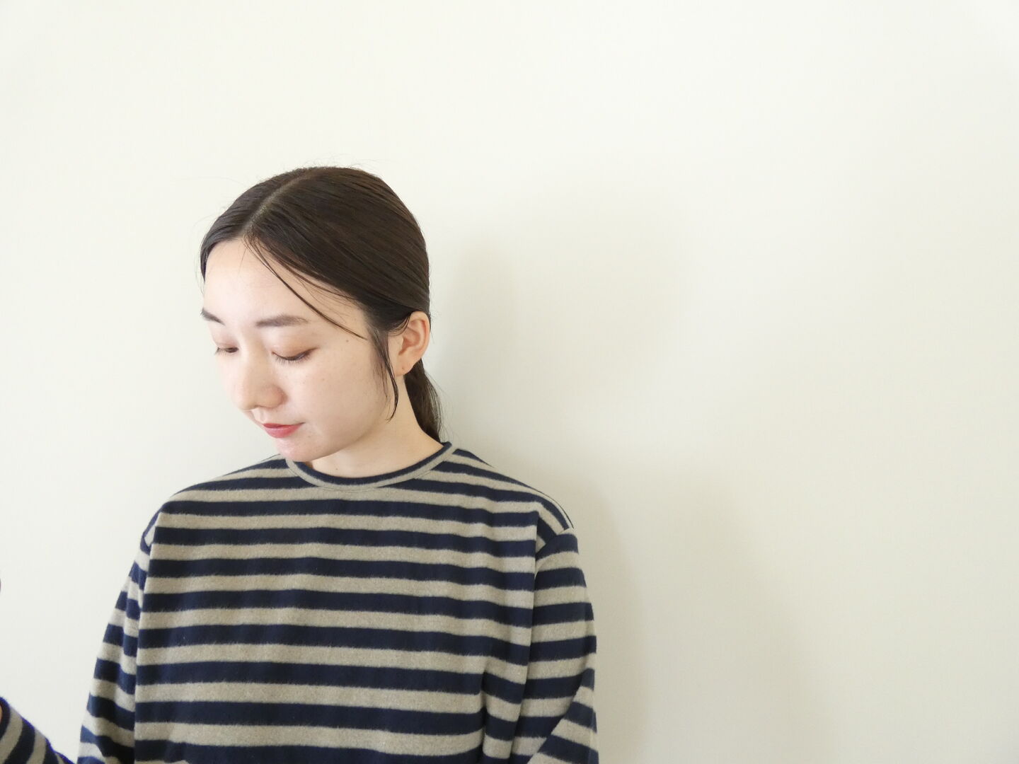 mao made(マオメイド) ニットのともだち　いつもの裾ラウンドヘムTEEの商品画像4