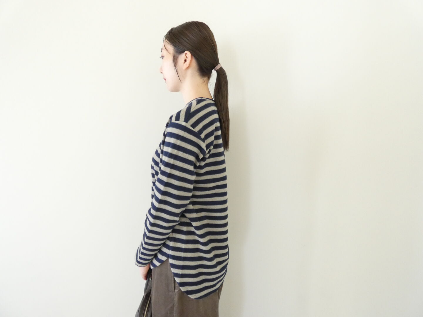 mao made(マオメイド) ニットのともだち　いつもの裾ラウンドヘムTEEの商品画像7