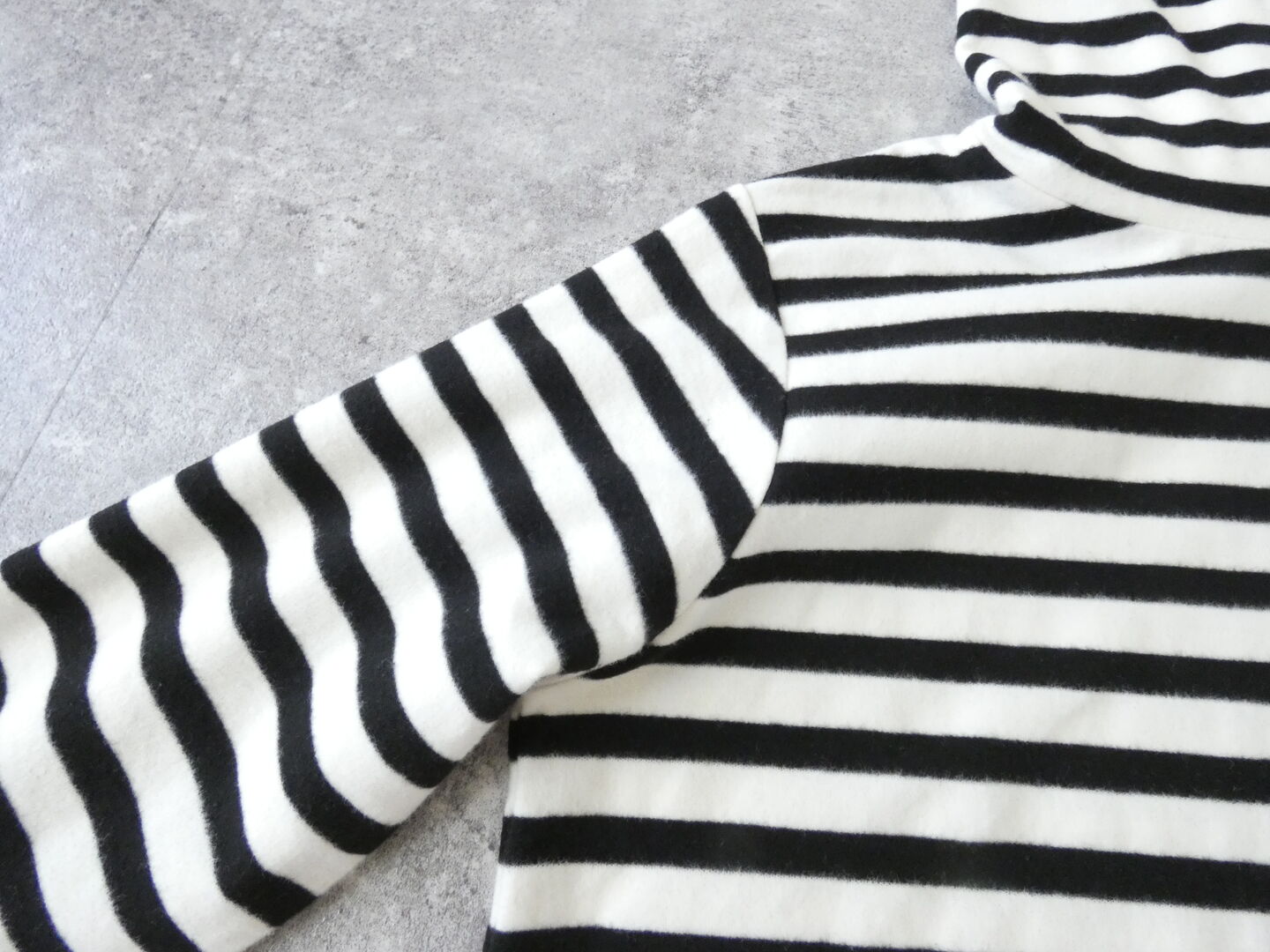 mao made(マオメイド) ニットの新しいともだちタートルネックTEEの商品画像17