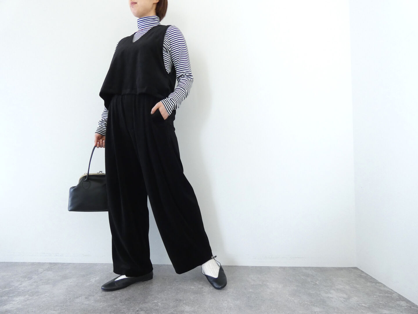 MidiUmi(ミディウミ) ベロアストレートイージーパンツの商品画像1