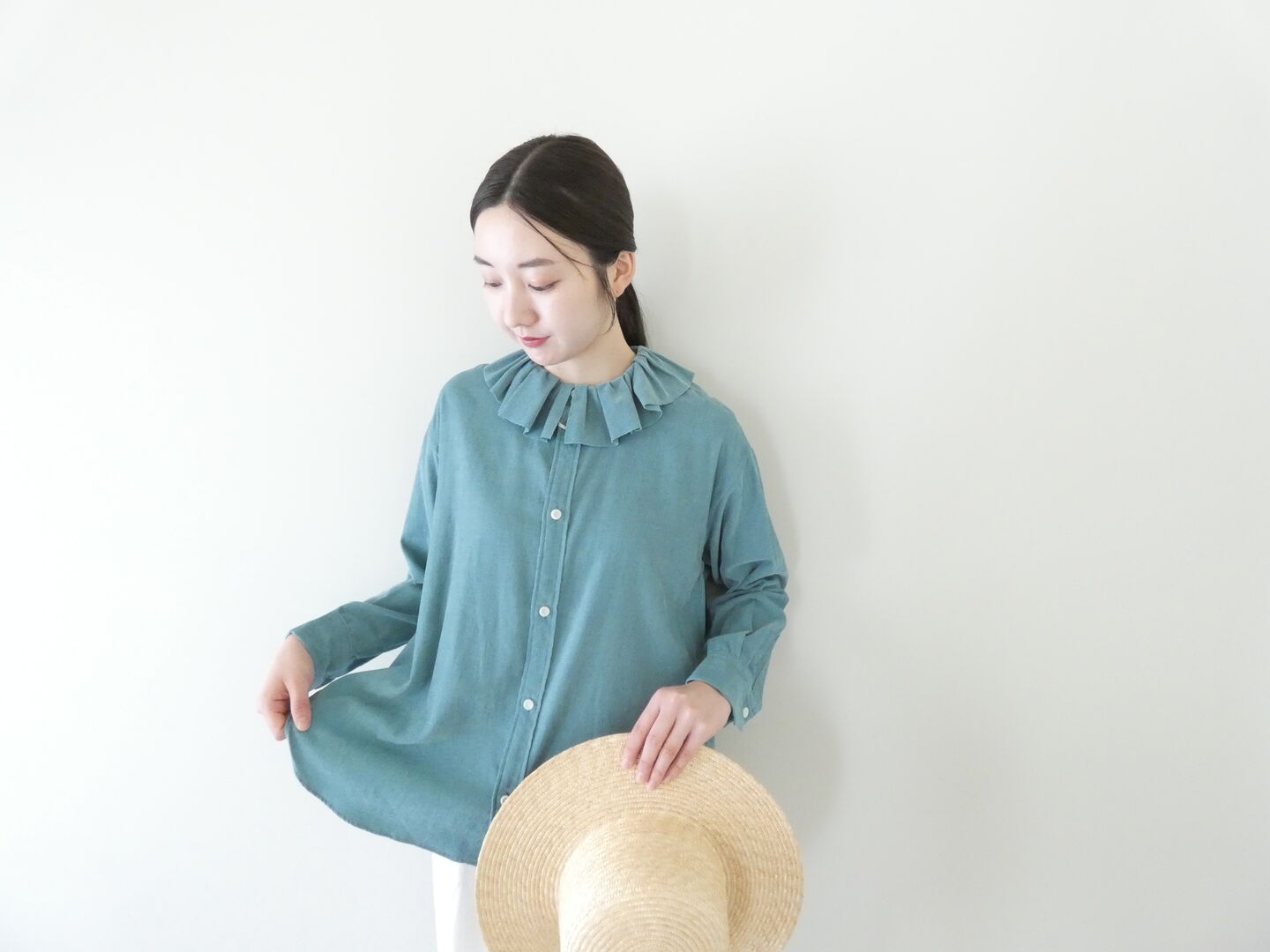 R&D.M.Co-(オールドマンズテーラー) COTTON RAYON シャツコール RUFFLE COLLAR BLOUSEの商品画像1