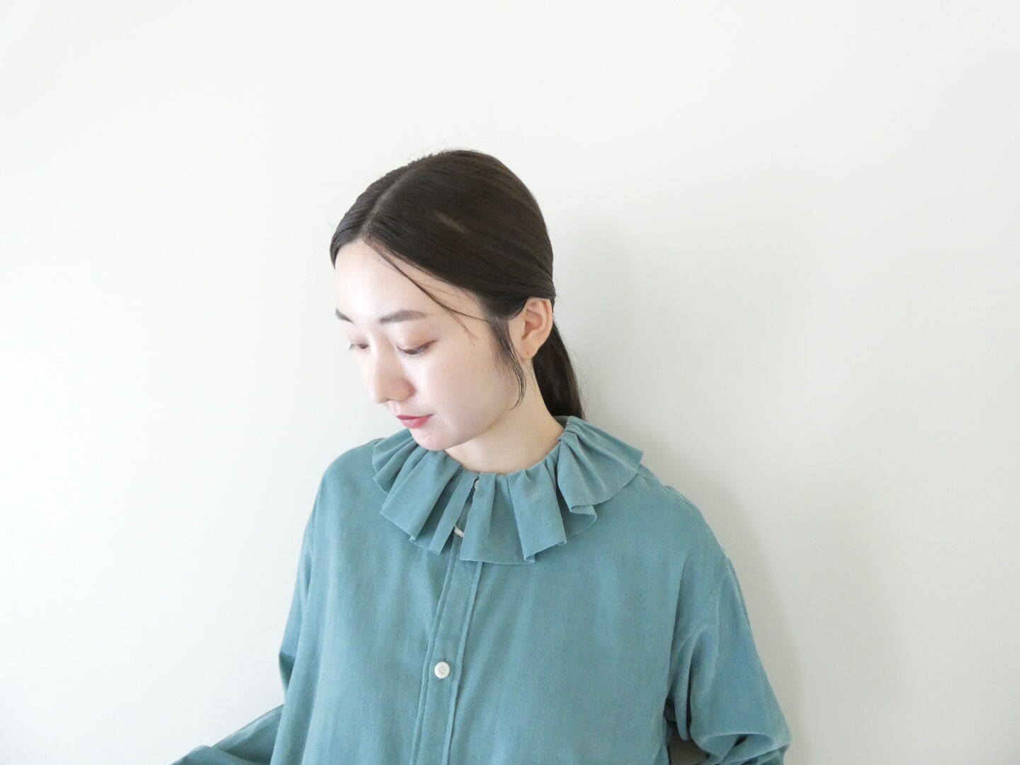 R&D.M.Co-(オールドマンズテーラー) COTTON RAYON シャツコール RUFFLE COLLAR BLOUSEの商品画像3