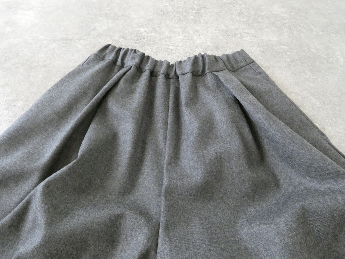 yuni(ユニ イズ ライク ア フラワー トゥー ミー) ウォッシャブルウールゴムタックパンツの商品画像44