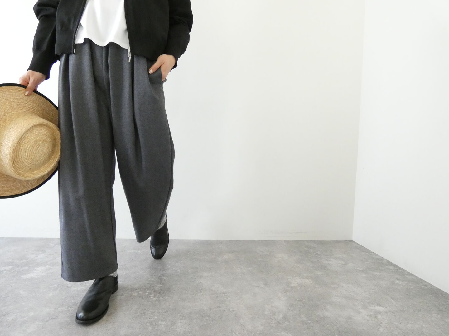 yuni(ユニ イズ ライク ア フラワー トゥー ミー) ウォッシャブルウールゴムタックパンツの商品画像7