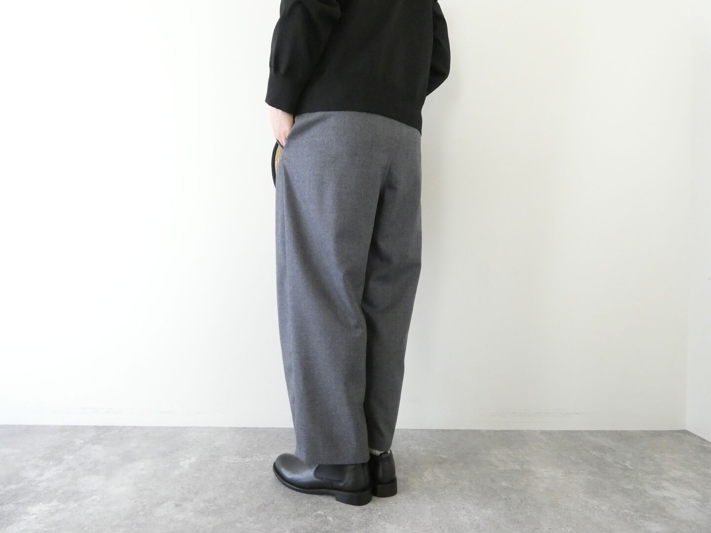 yuni(ユニ イズ ライク ア フラワー トゥー ミー) ウォッシャブルウールゴムタックパンツの商品画像9