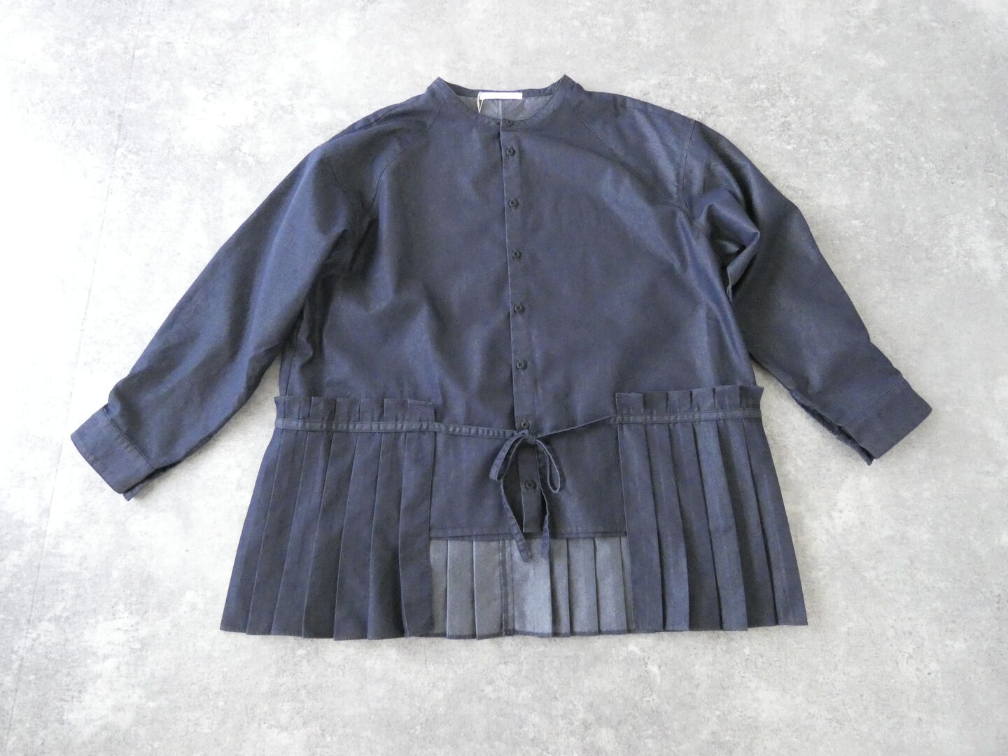 LAITERIE(レイトリー) シャンブレープリーツシャツの商品画像2
