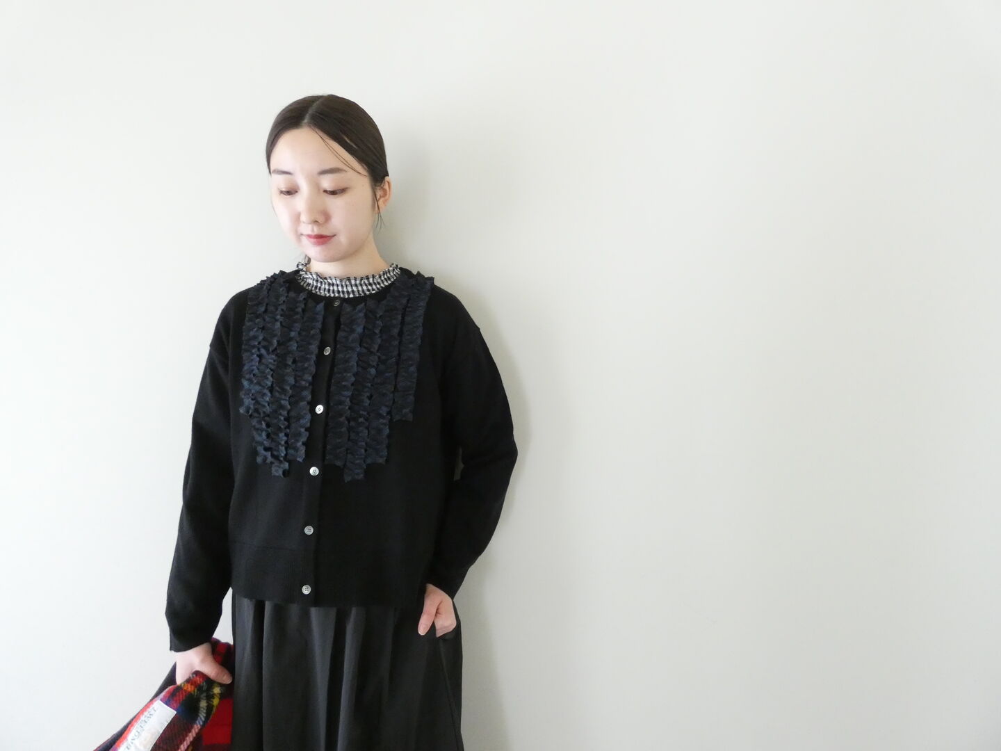mao made(マオメイド) ふりふりフリルクルーネックカーディガンの商品画像1