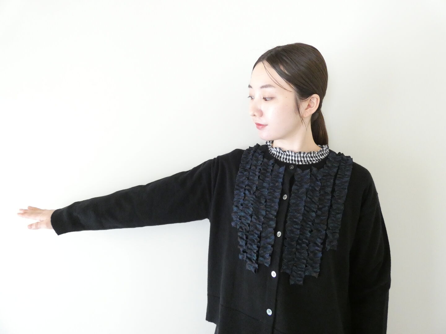 mao made(マオメイド) ふりふりフリルクルーネックカーディガンの商品画像5