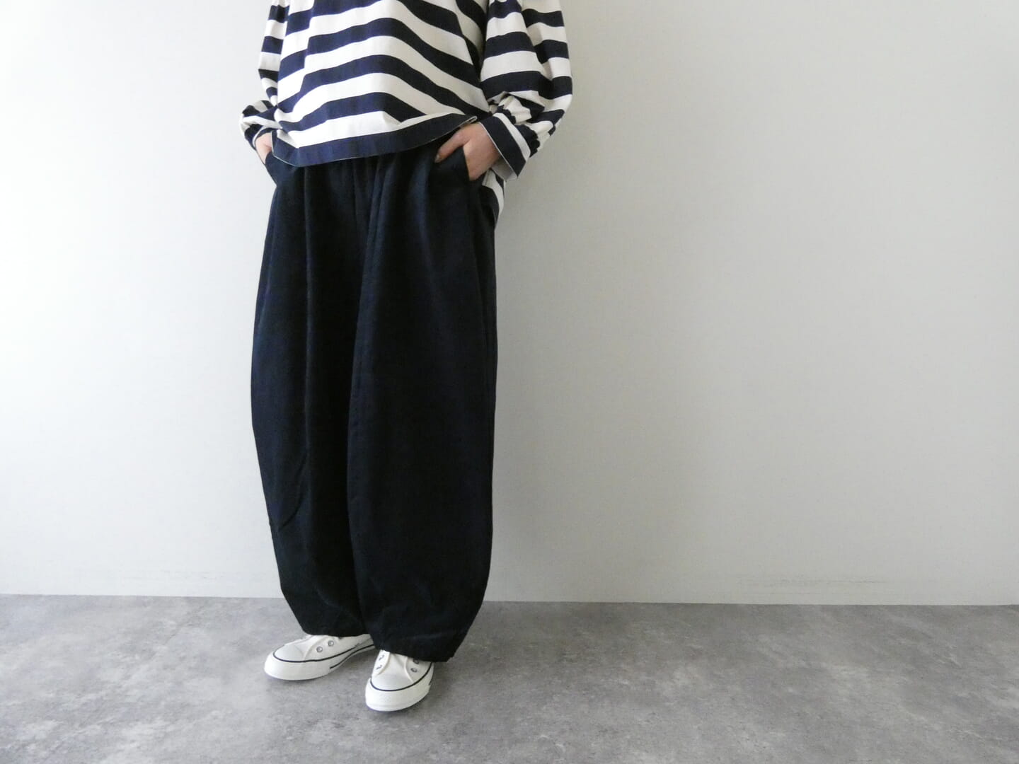 MidiUmi(ミディウミ) コーデュロイコクーンパンツの商品画像1