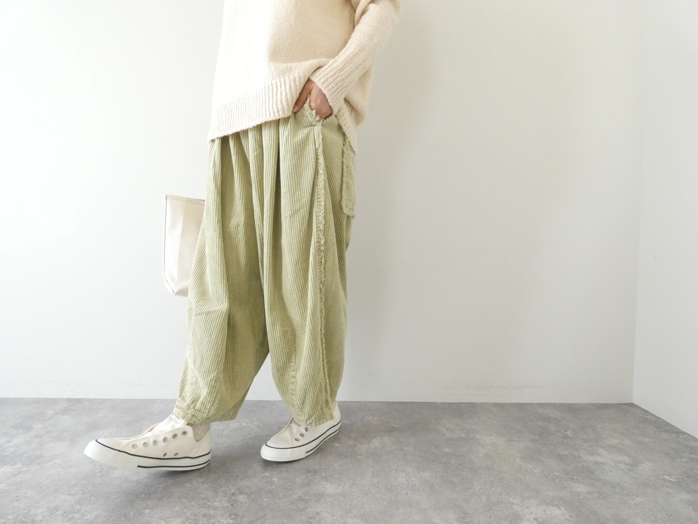 tumugu(ツムグ) 6W太コーデュロイパンツの商品画像1