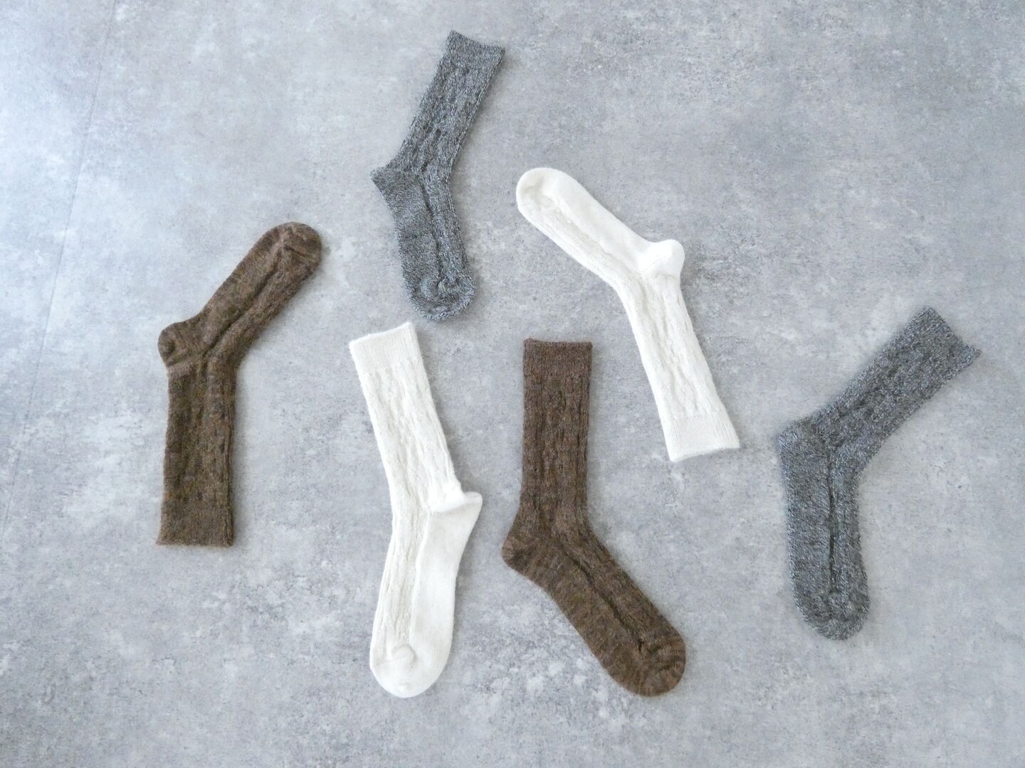 yahae(ヤハエ) Alpaca Cable Pattern Socksの商品画像1