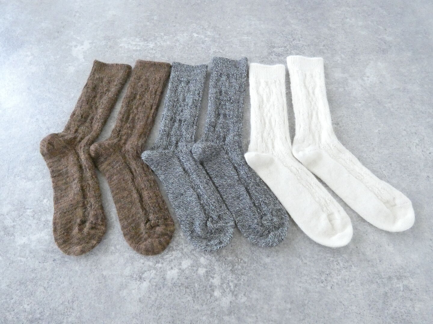 yahae(ヤハエ) Alpaca Cable Pattern Socksの商品画像3