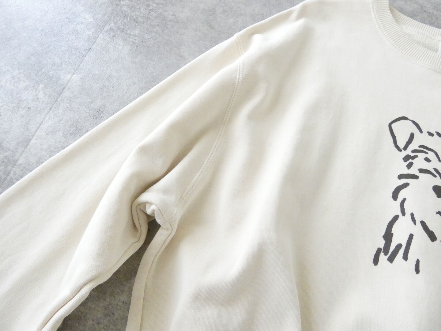 grin(グリン) 別注 コーマ裏毛bushy dogプリントプルオーバーの商品画像19