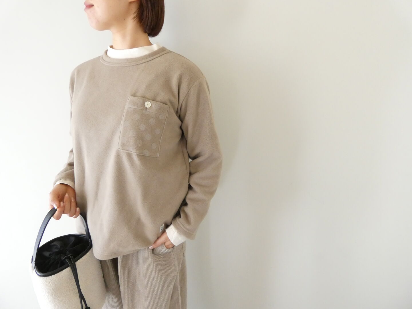 快晴堂(かいせいどう) HAYATE・軽くあたたかいインナーフリース 水玉ポケット・クルーネックプルオーバーの商品画像1