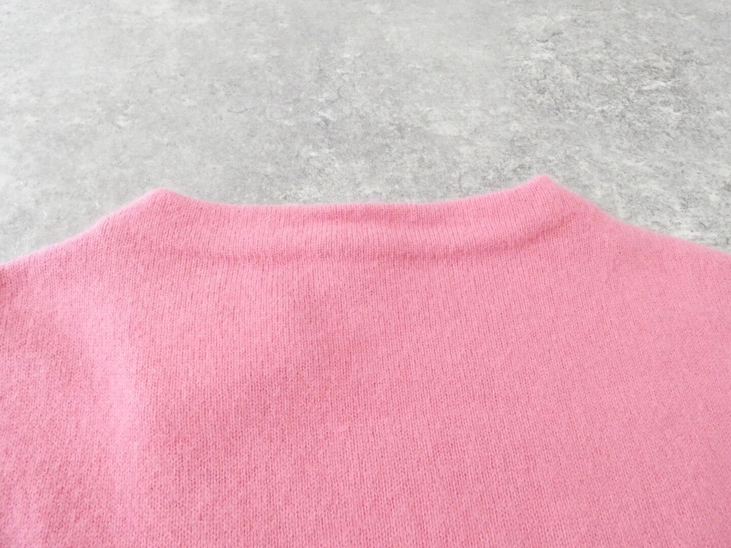 mao made(マオメイド) モックネック裾ドロストプルオーバーの商品画像22