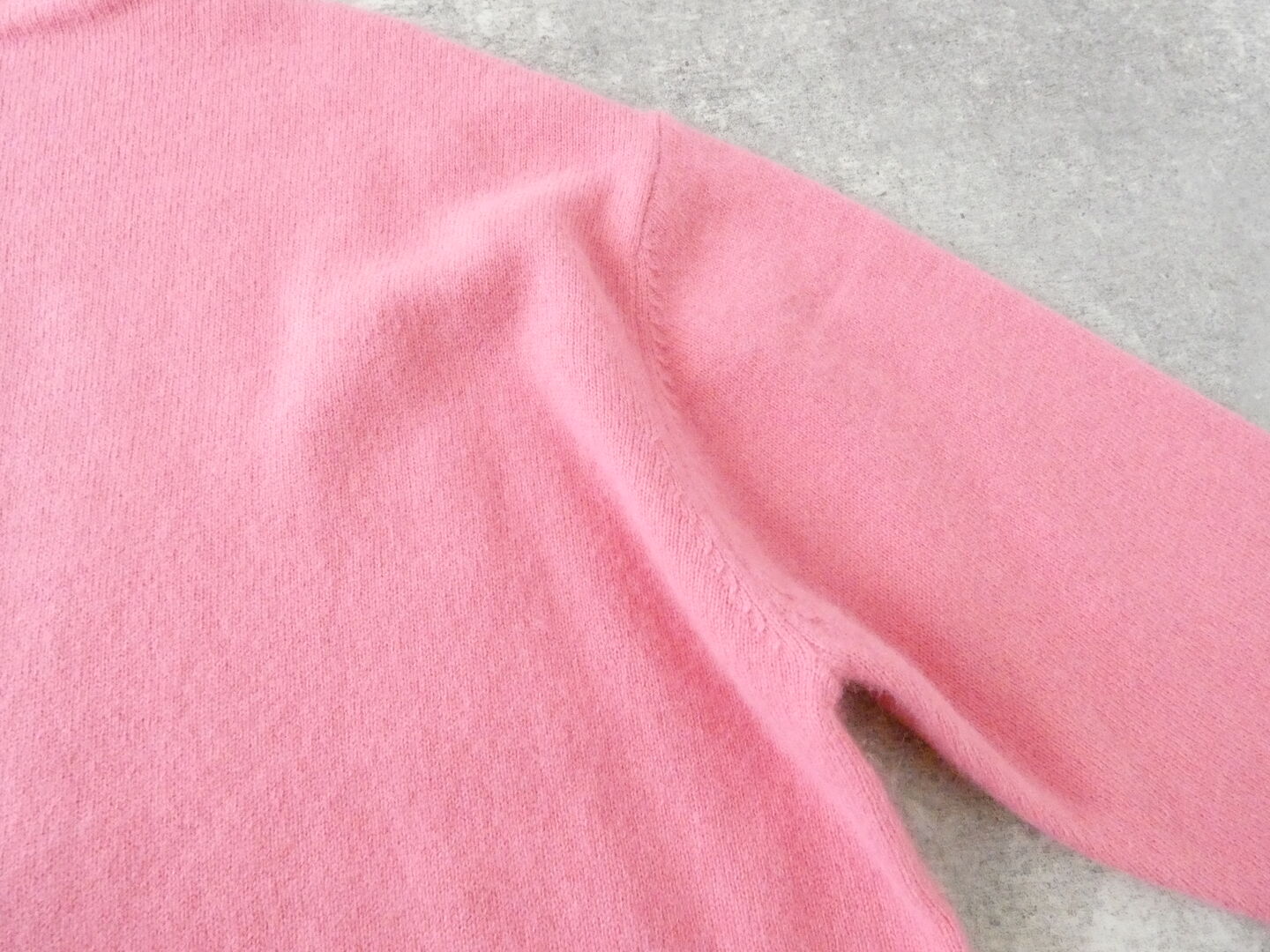 mao made(マオメイド) モックネック裾ドロストプルオーバーの商品画像23