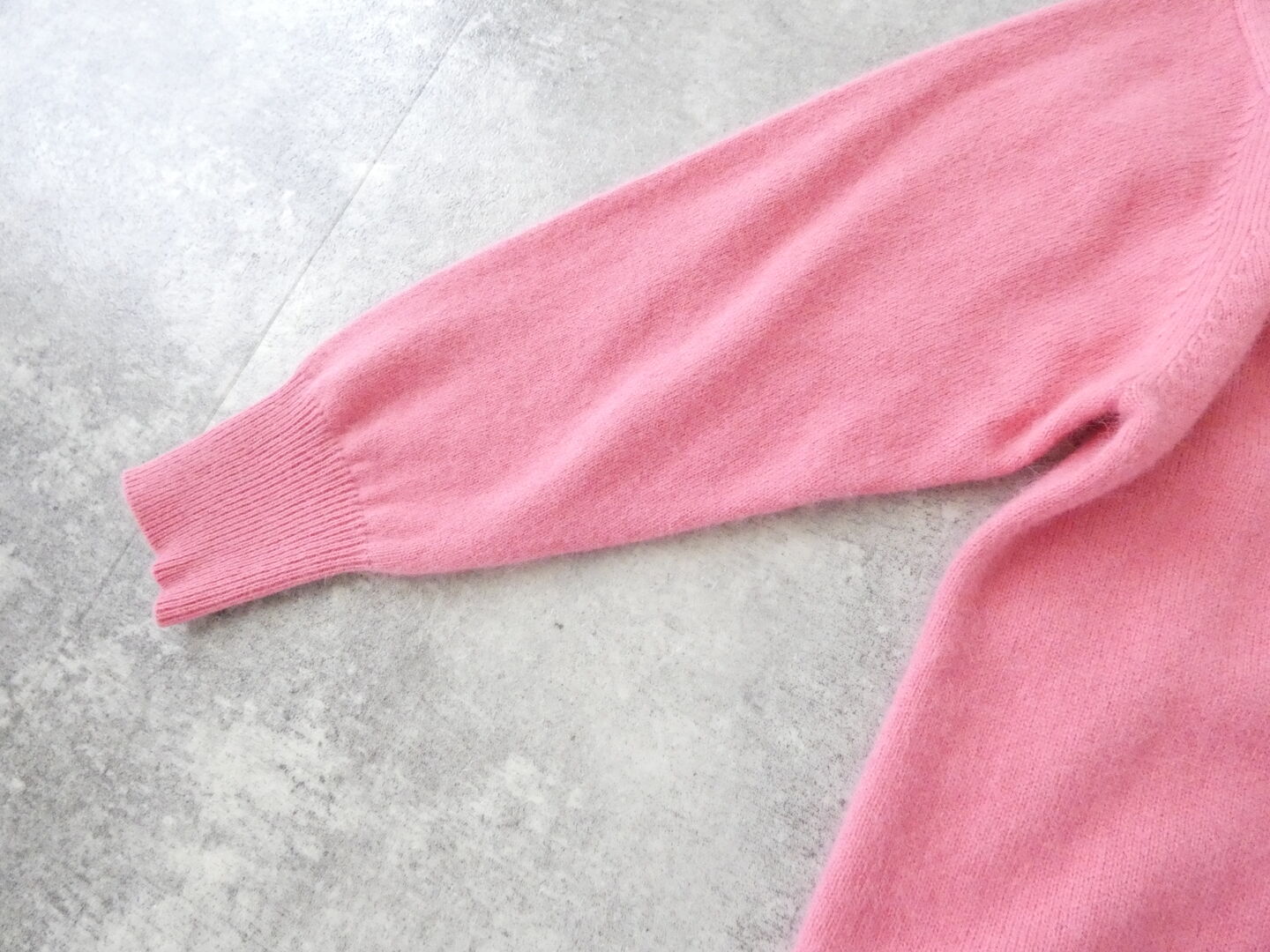 mao made(マオメイド) モックネック裾ドロストプルオーバーの商品画像24