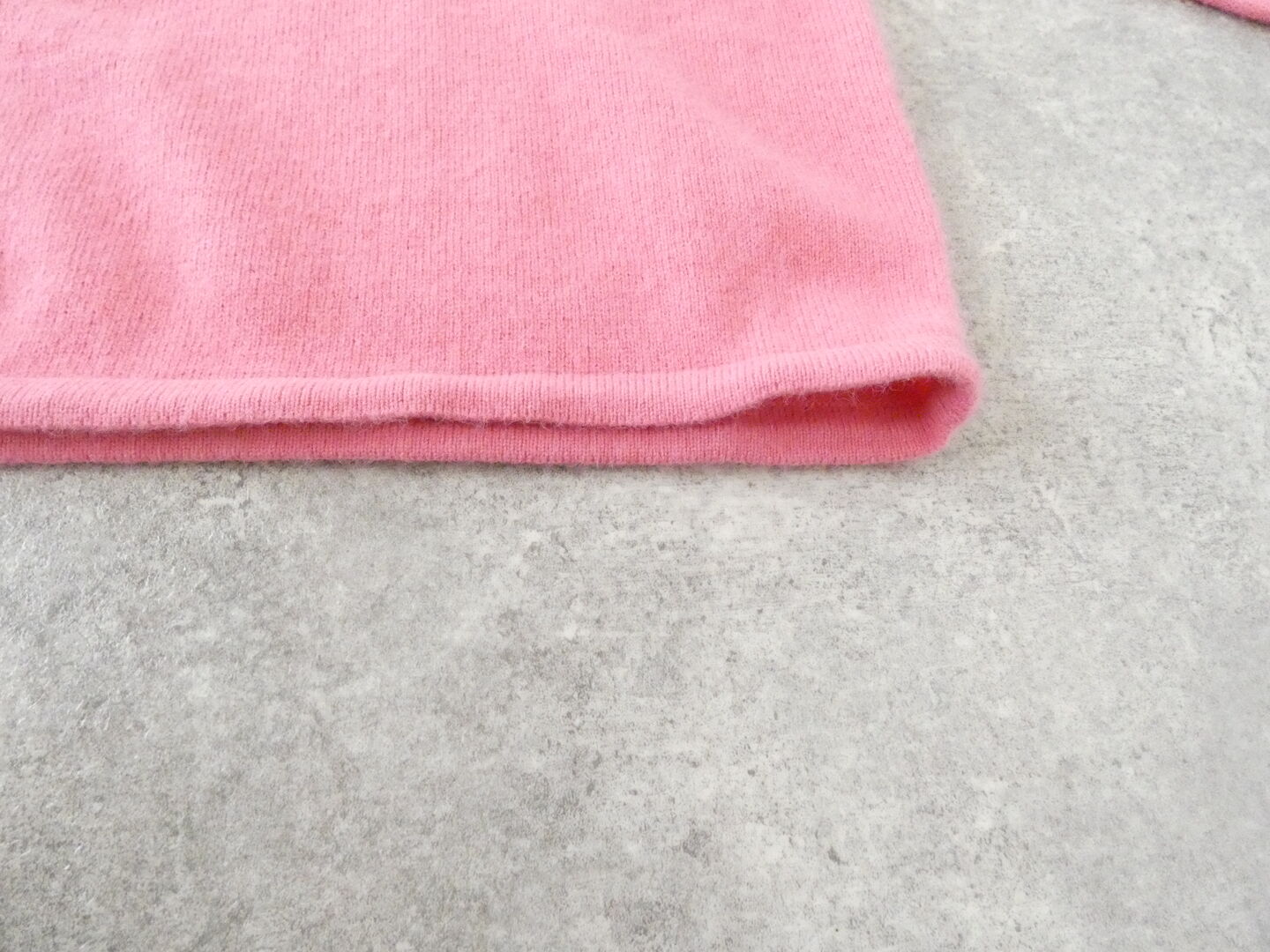 mao made(マオメイド) モックネック裾ドロストプルオーバーの商品画像25