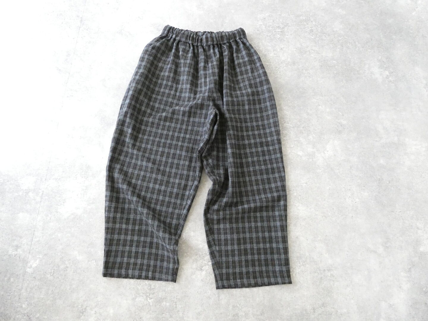 mao made(マオメイド) ゆったりサイズのチェックテーパードパンツの商品画像2