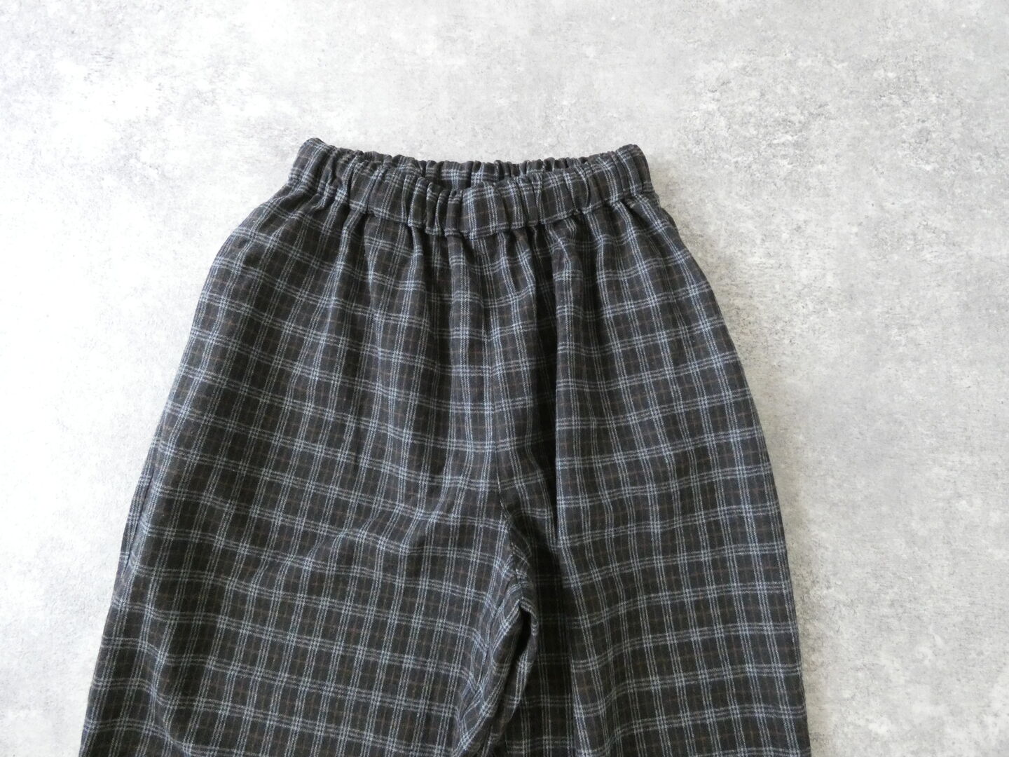 mao made(マオメイド) ゆったりサイズのチェックテーパードパンツの商品画像21