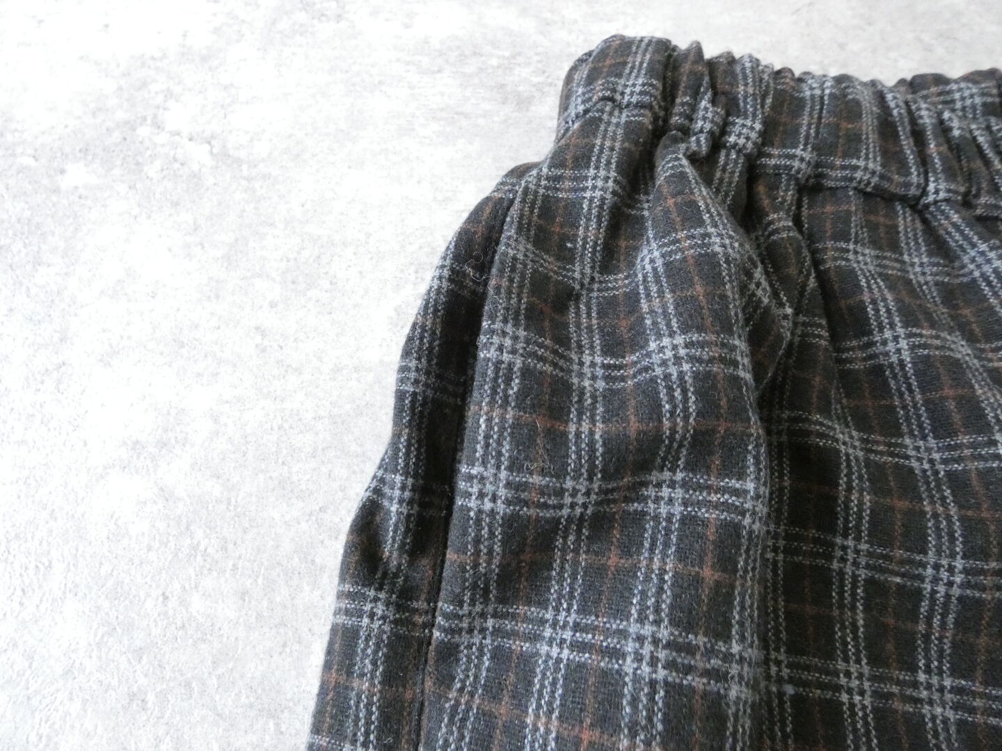 mao made(マオメイド) ゆったりサイズのチェックテーパードパンツの商品画像23