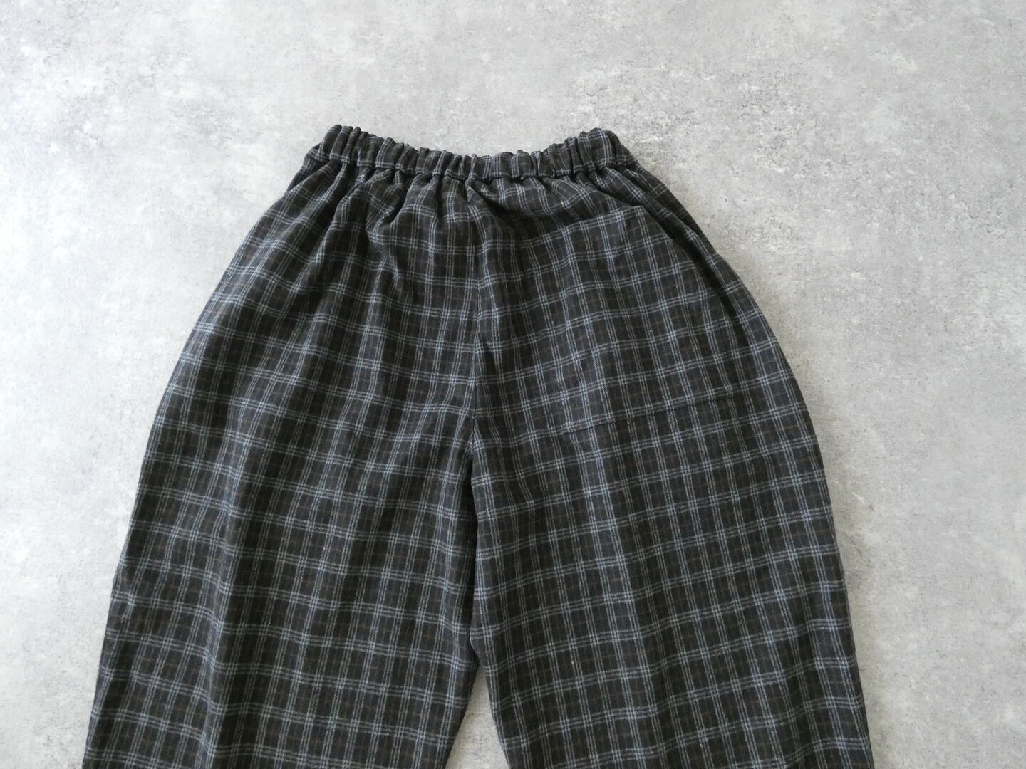 mao made(マオメイド) ゆったりサイズのチェックテーパードパンツの商品画像27