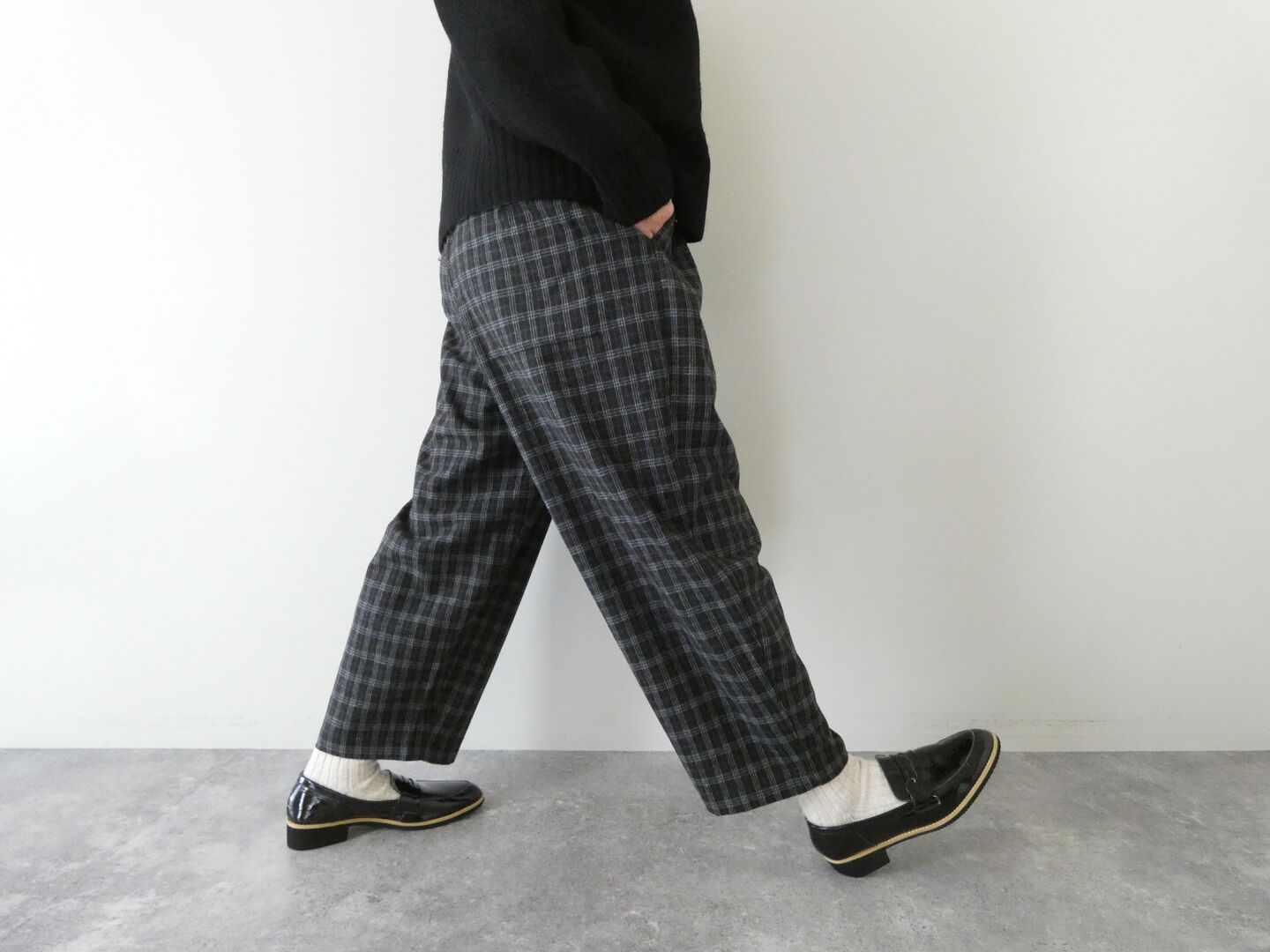 mao made(マオメイド) ゆったりサイズのチェックテーパードパンツの商品画像8