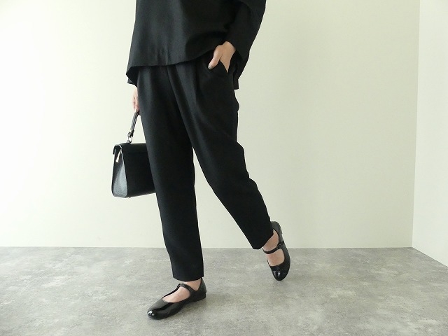 evam eva(エヴァムエヴァ) black tuck pants(E223T046) | SPACE MOO