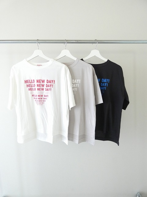 maomade(マオメイド) きれいめシルケット天竺HELLO NEW DAY TEE
