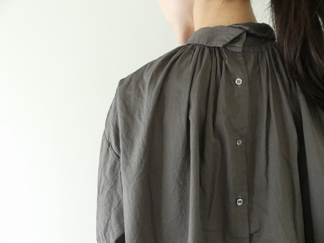 Veritecoeur(ヴェリテクール) バックボタンブラウスの商品画像6